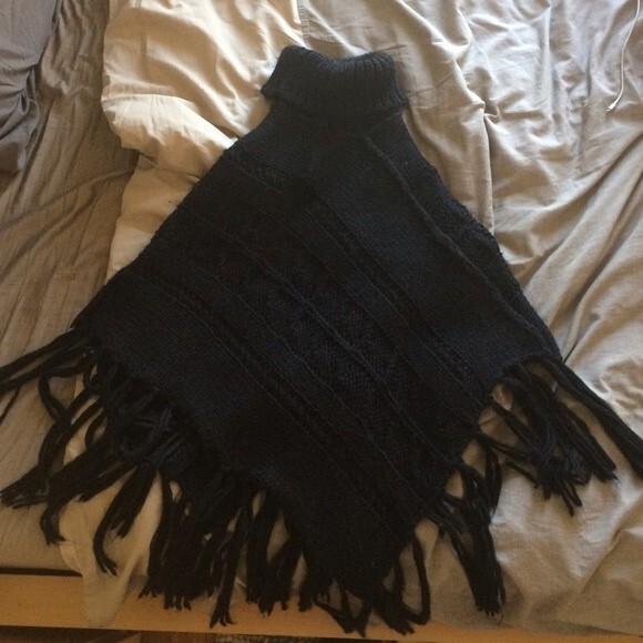 Beautiful Black Knit Poncho - Picture 3 of 9